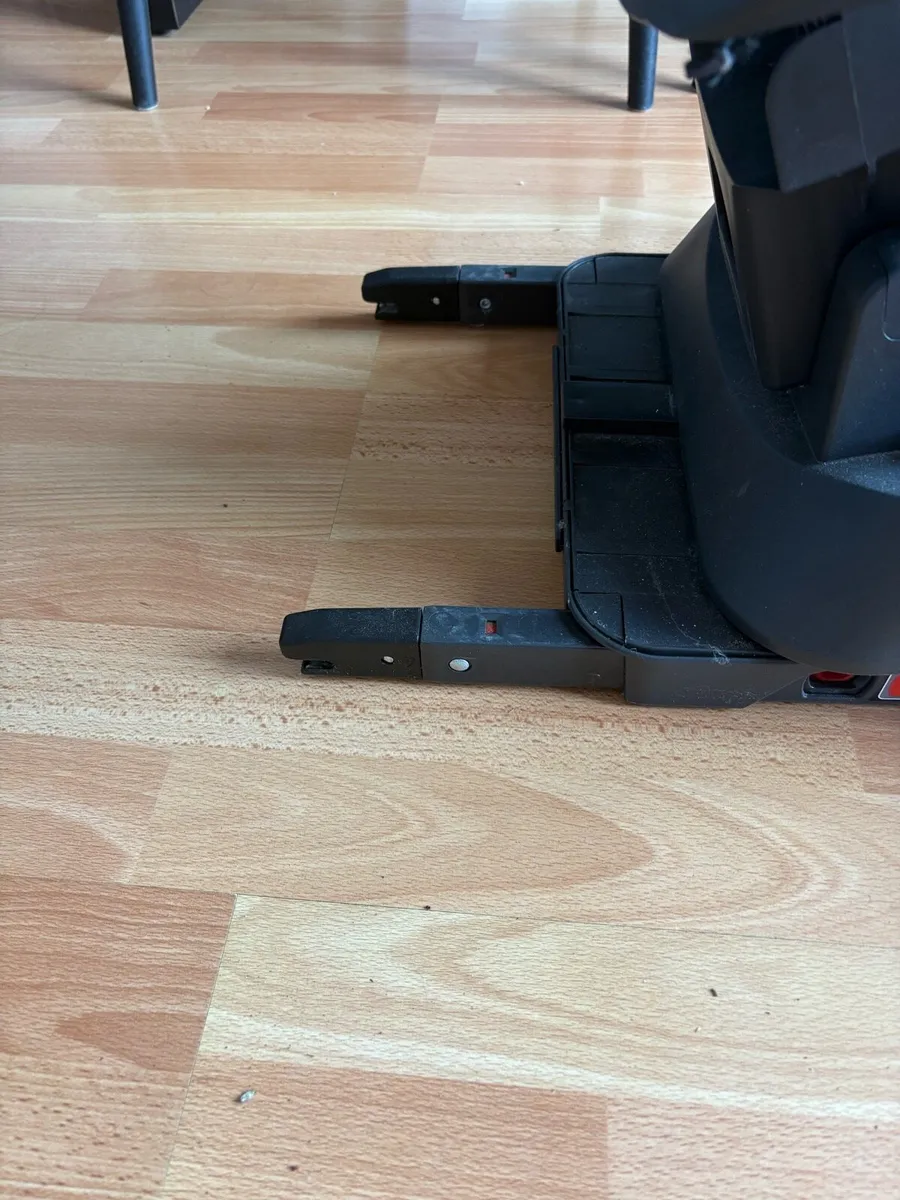 Child Car seat - Image 4