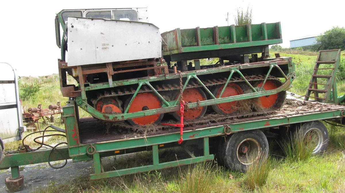 Muskeg crawler - Image 1
