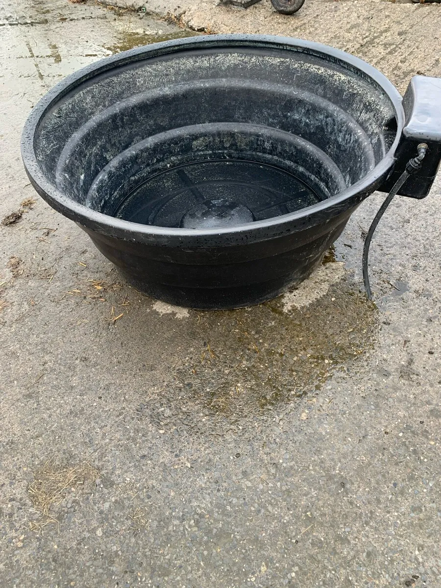 10 Jfc Water troughs - Image 2