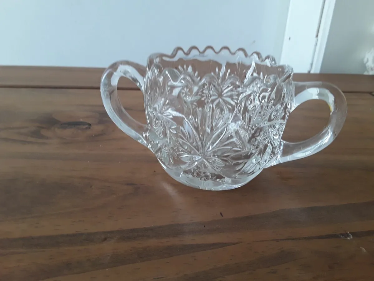 Heavy vintage glass sugar bowl perfect condition - Image 3