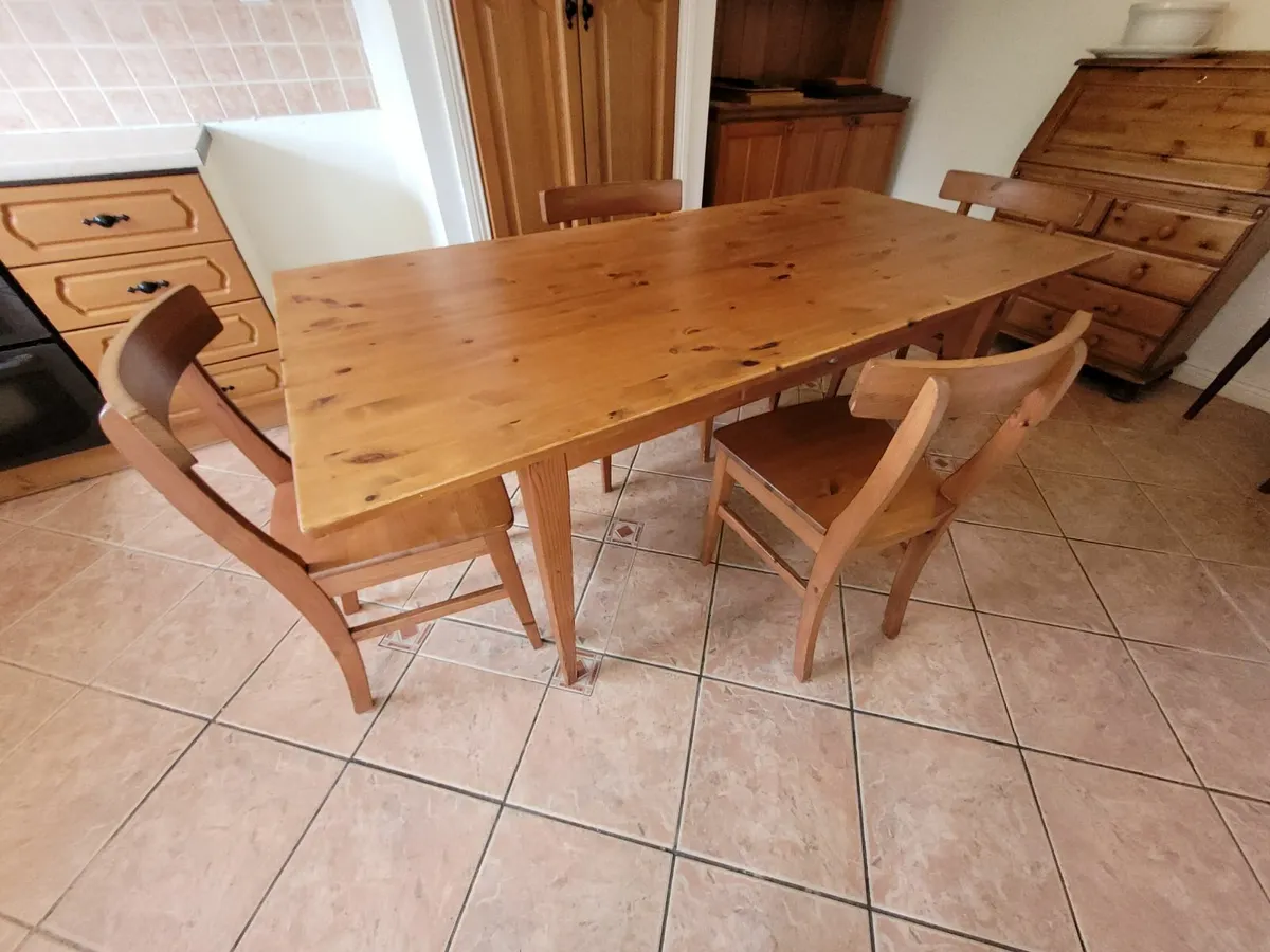 Pine kitchen table and 4 chairs - Image 3