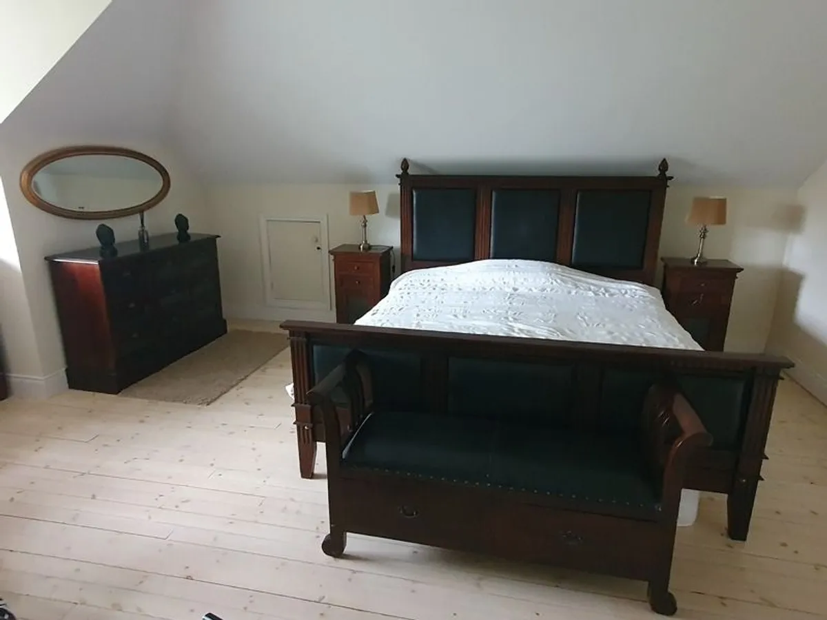 Beautiful 5 piece dark mahogany Balinese Kingsize Bedroom Suite - Image 2