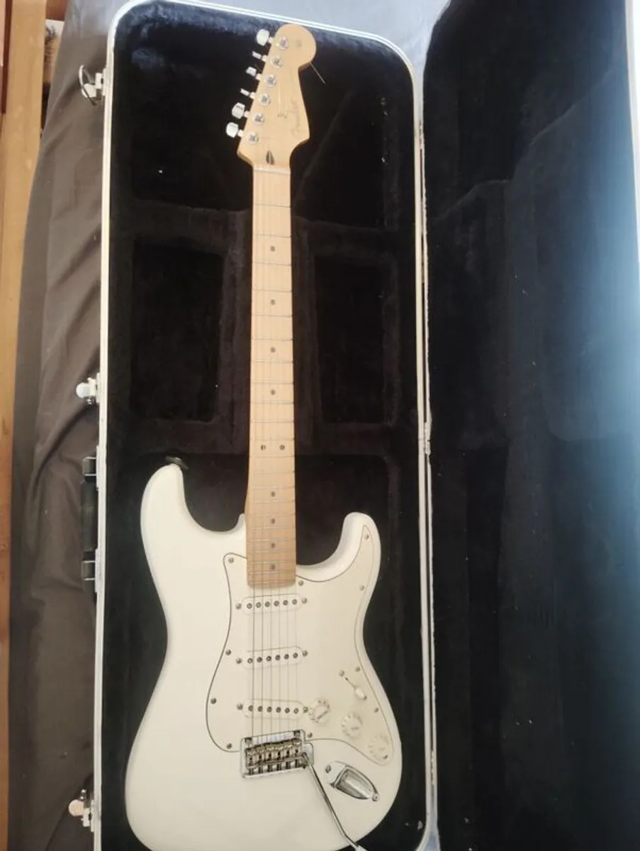 Fender Mexican Player Series Stratocaster - Image 1