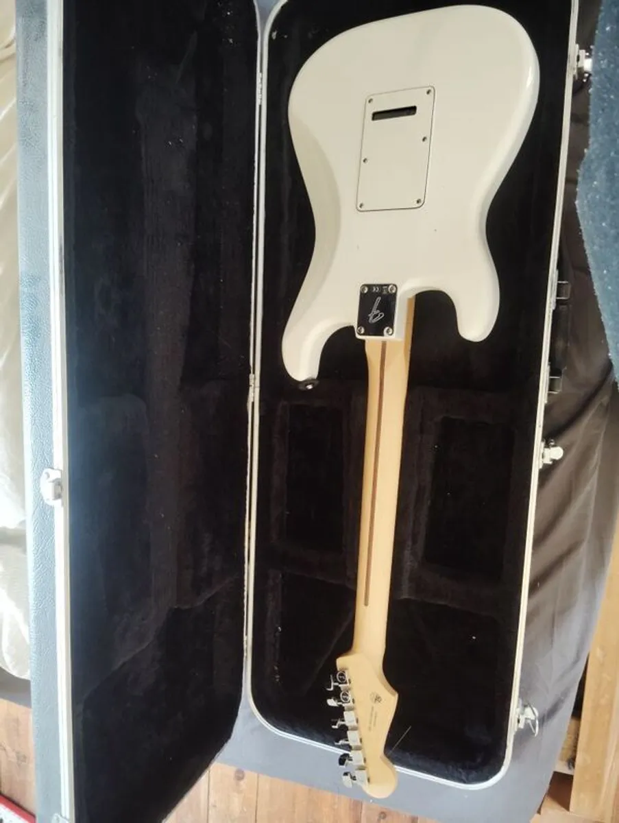Fender Mexican Player Series Stratocaster - Image 2