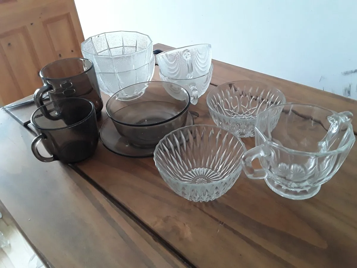 Glass crockery different pieces for matching up - Image 1
