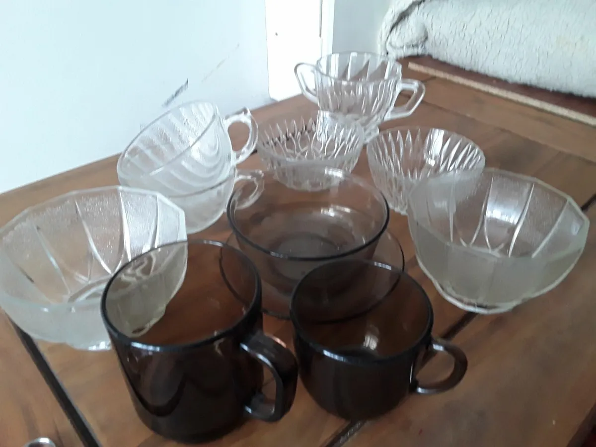 Glass crockery different pieces for matching up - Image 2