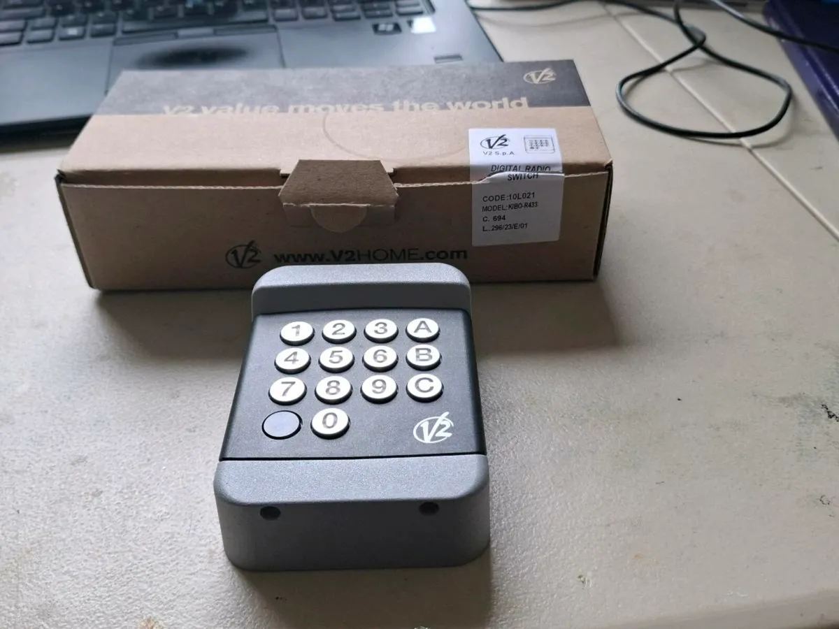 V2 remote keypad contr 694