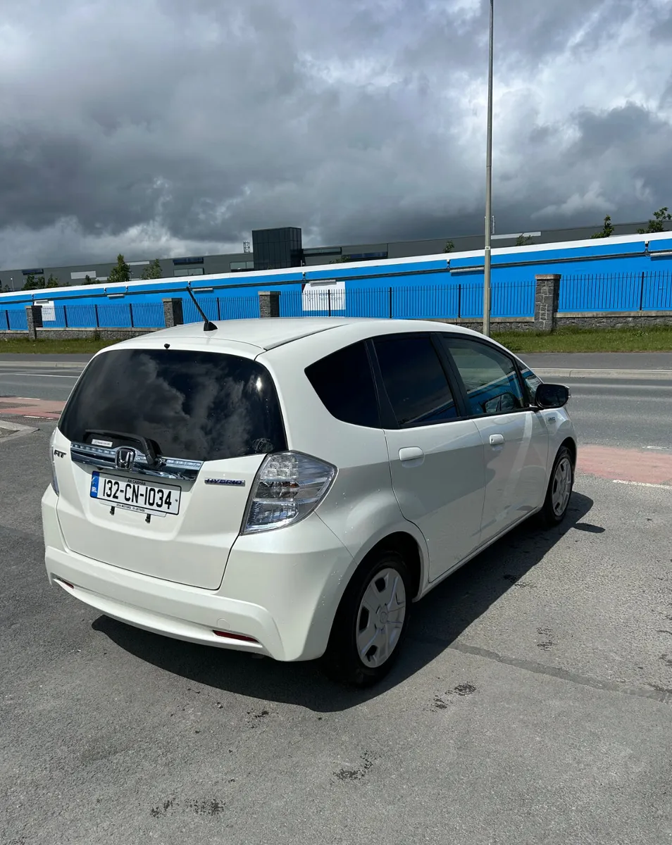 2013 Honda Fit (Jazz) 1.3 Hybrid Auto LOW KMS - Image 3