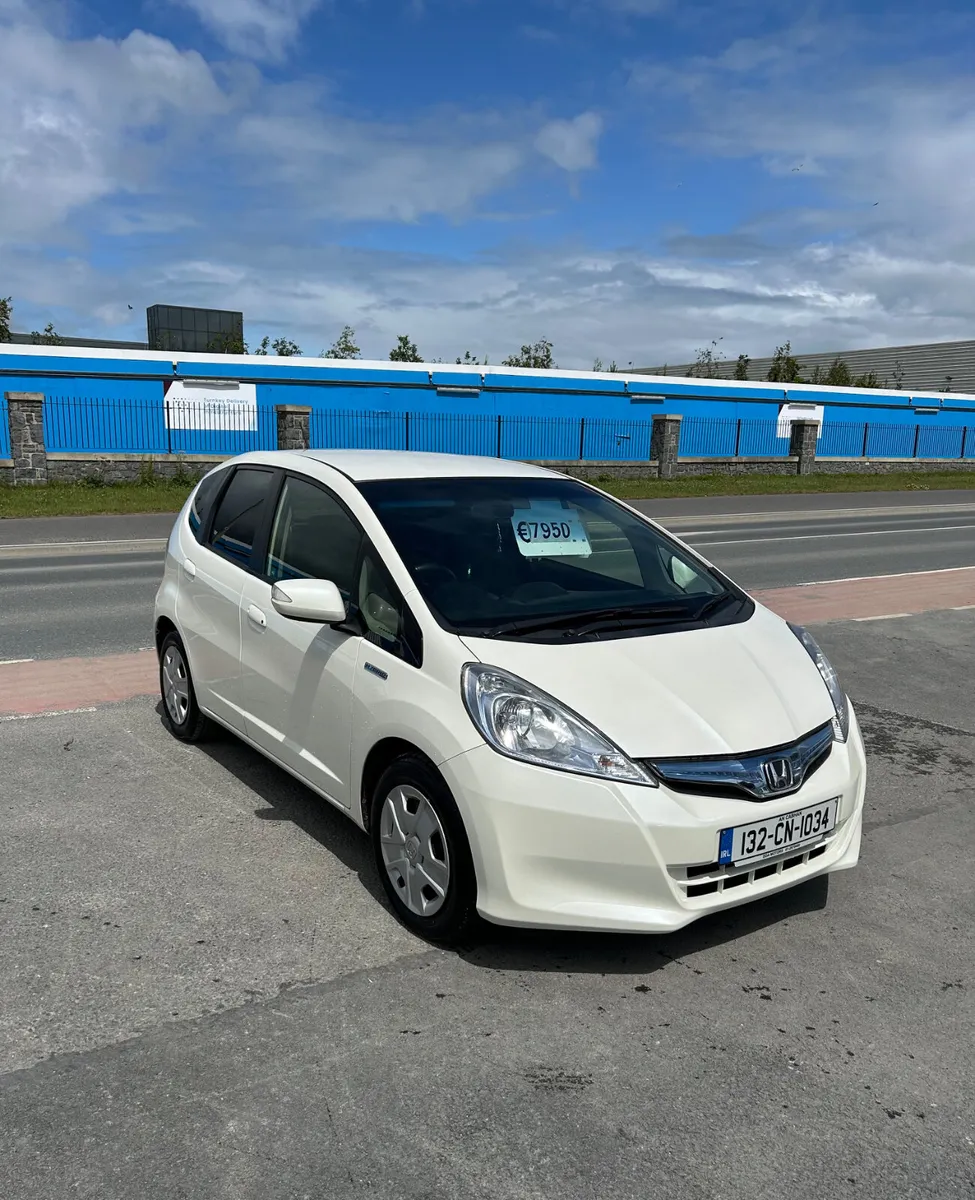 2013 Honda Fit (Jazz) 1.3 Hybrid Auto LOW KMS - Image 2