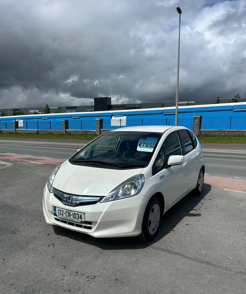 2013 Honda Fit (Jazz) 1.3 Hybrid Auto LOW KMS - Image 1