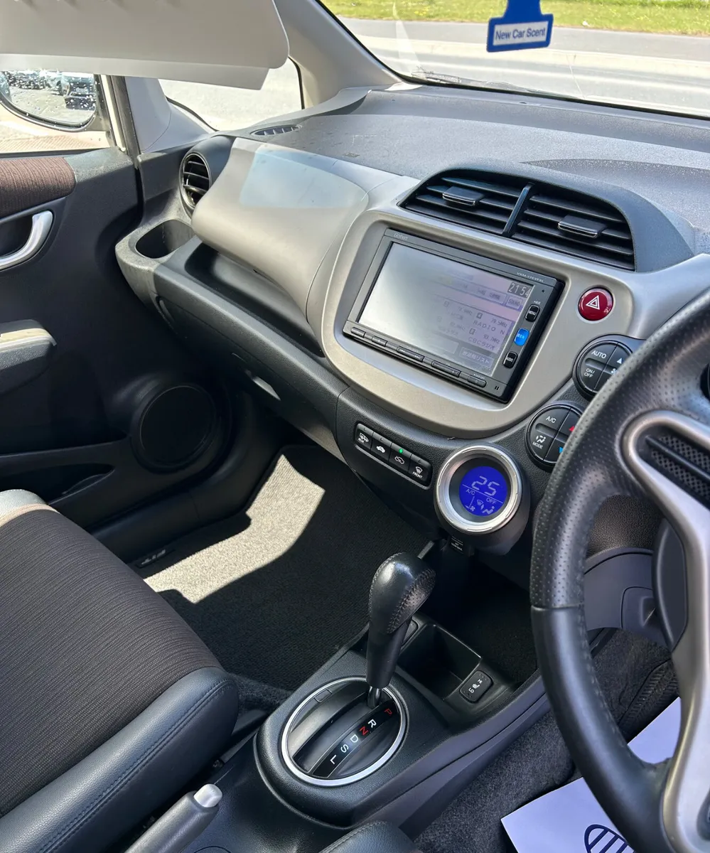 2013 Honda Fit (Jazz) 1.3 Hybrid Auto LOW KMS - Image 4