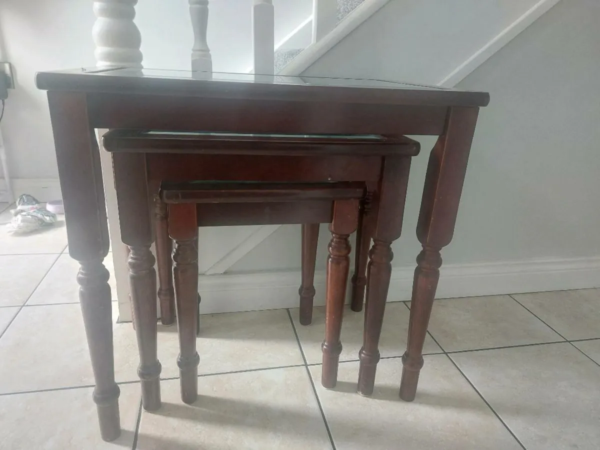 Table set - Image 1