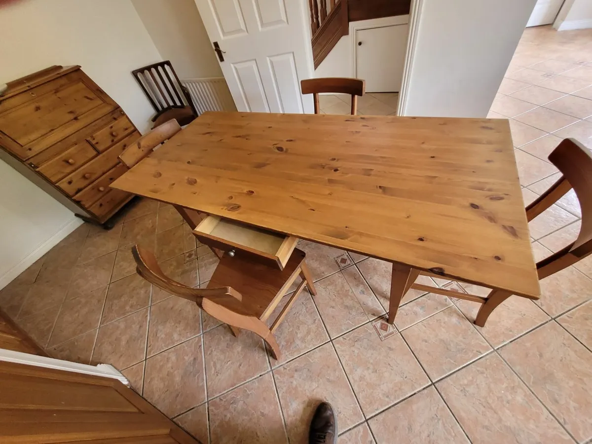 Pine kitchen table and 4 chairs - Image 2
