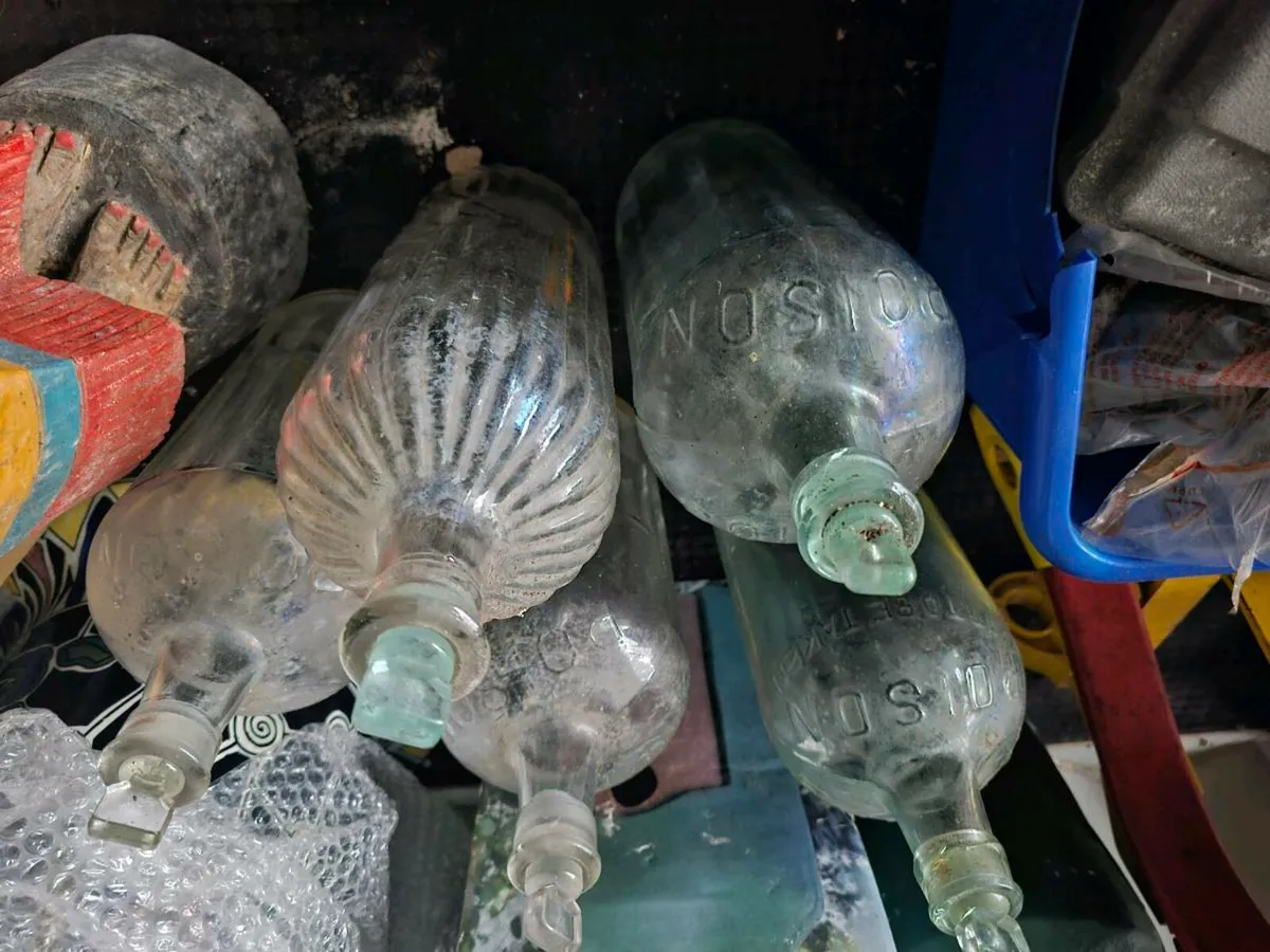 Storage locker contents - Image 4