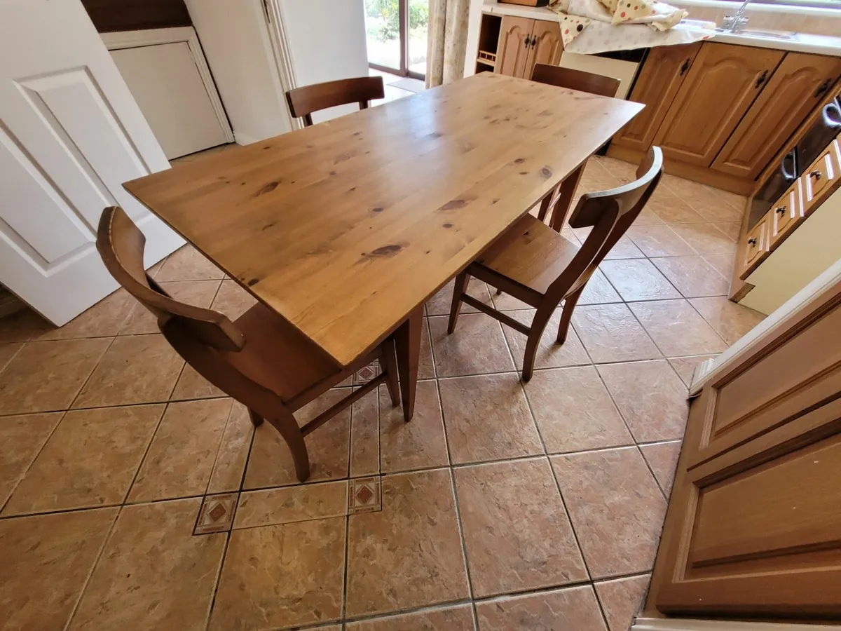 Pine kitchen table and 4 chairs - Image 4