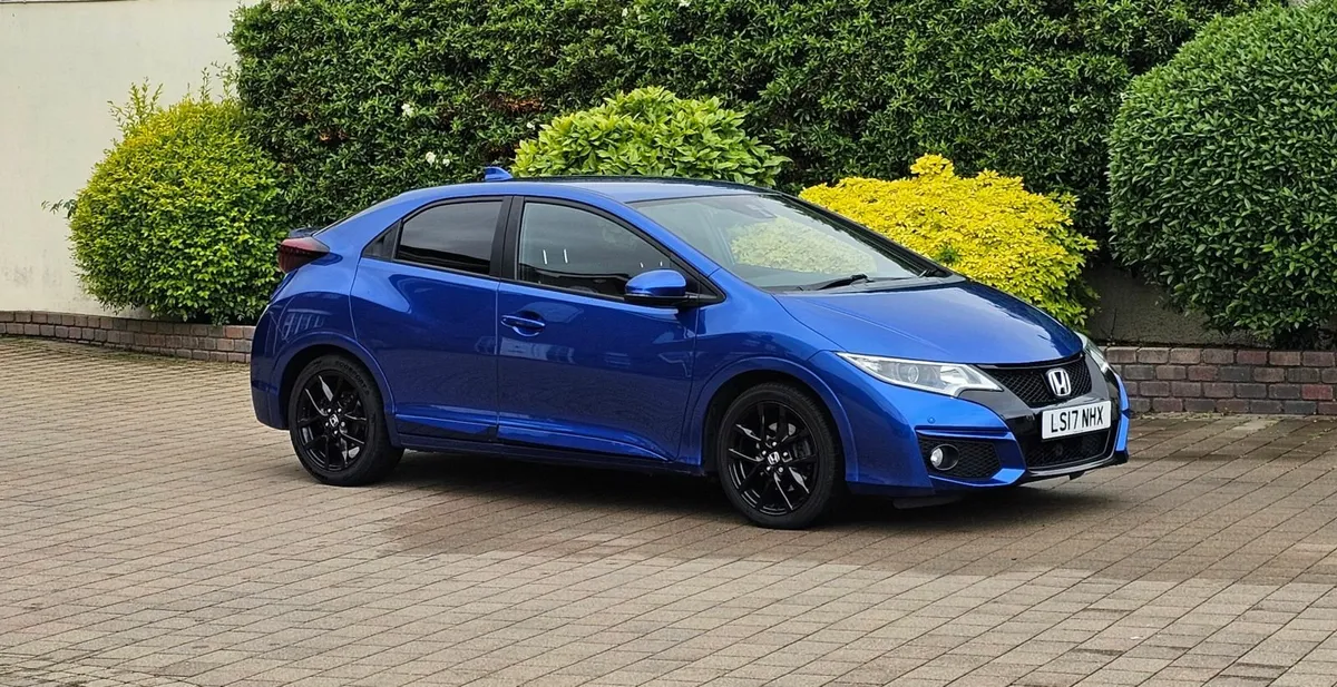Honda Civic 2017 - Image 2