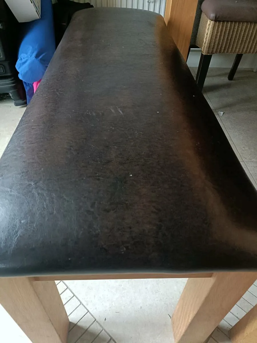 Kitchen table/ dining table with chairs - Image 3