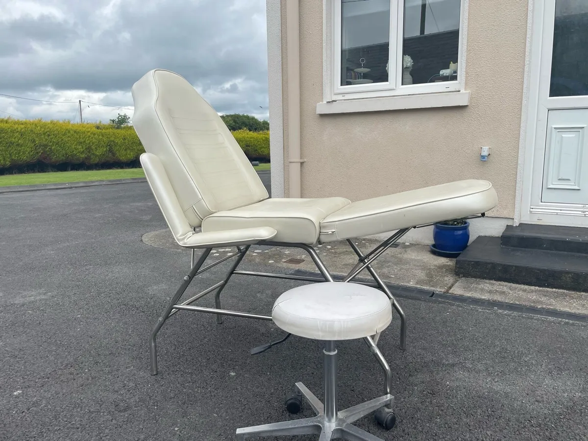 Beauty Salon bed - Image 1