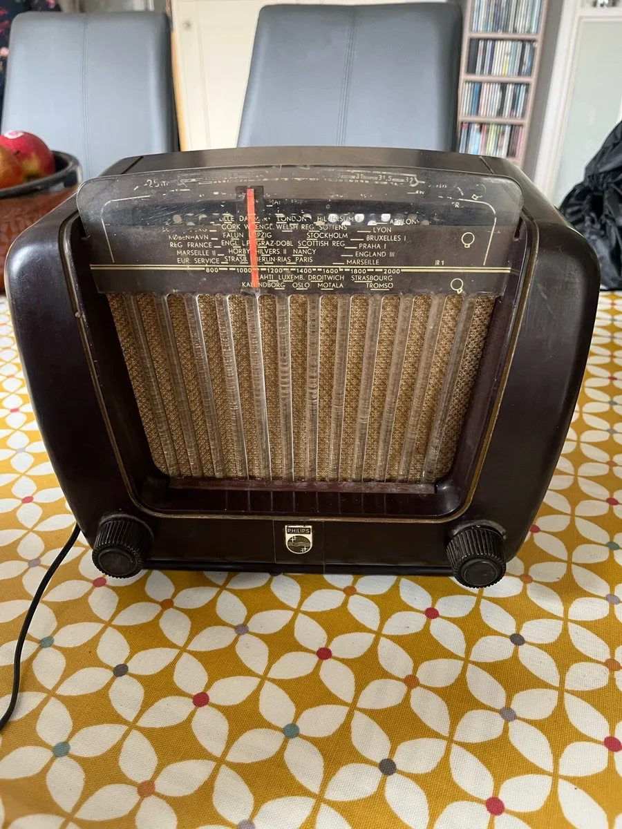 Vintage 1950’s Valve Radio - Image 1