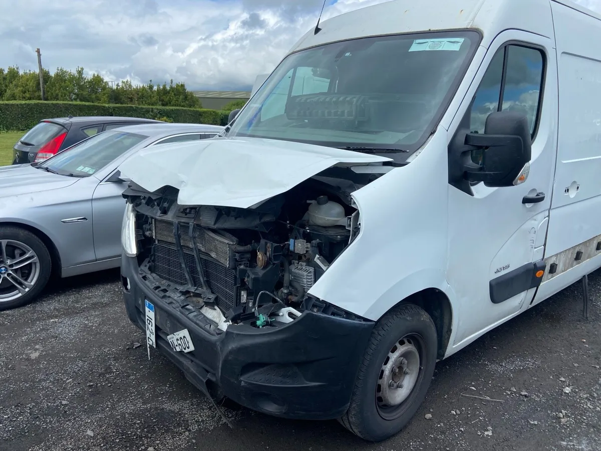 2016 Renault master light front damage - Image 2