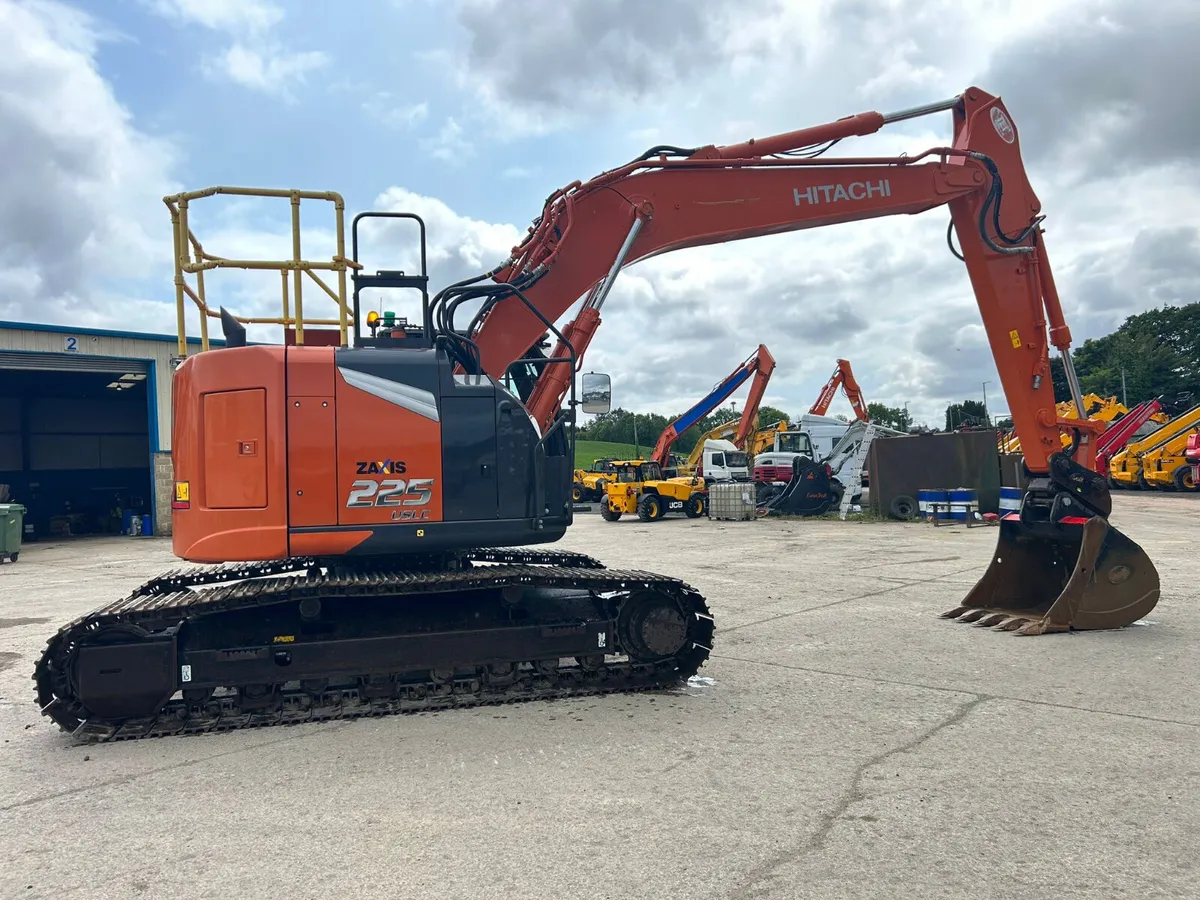 2022 Hitachi ZX225 Only 2100Hrs - MULLANS - Image 4