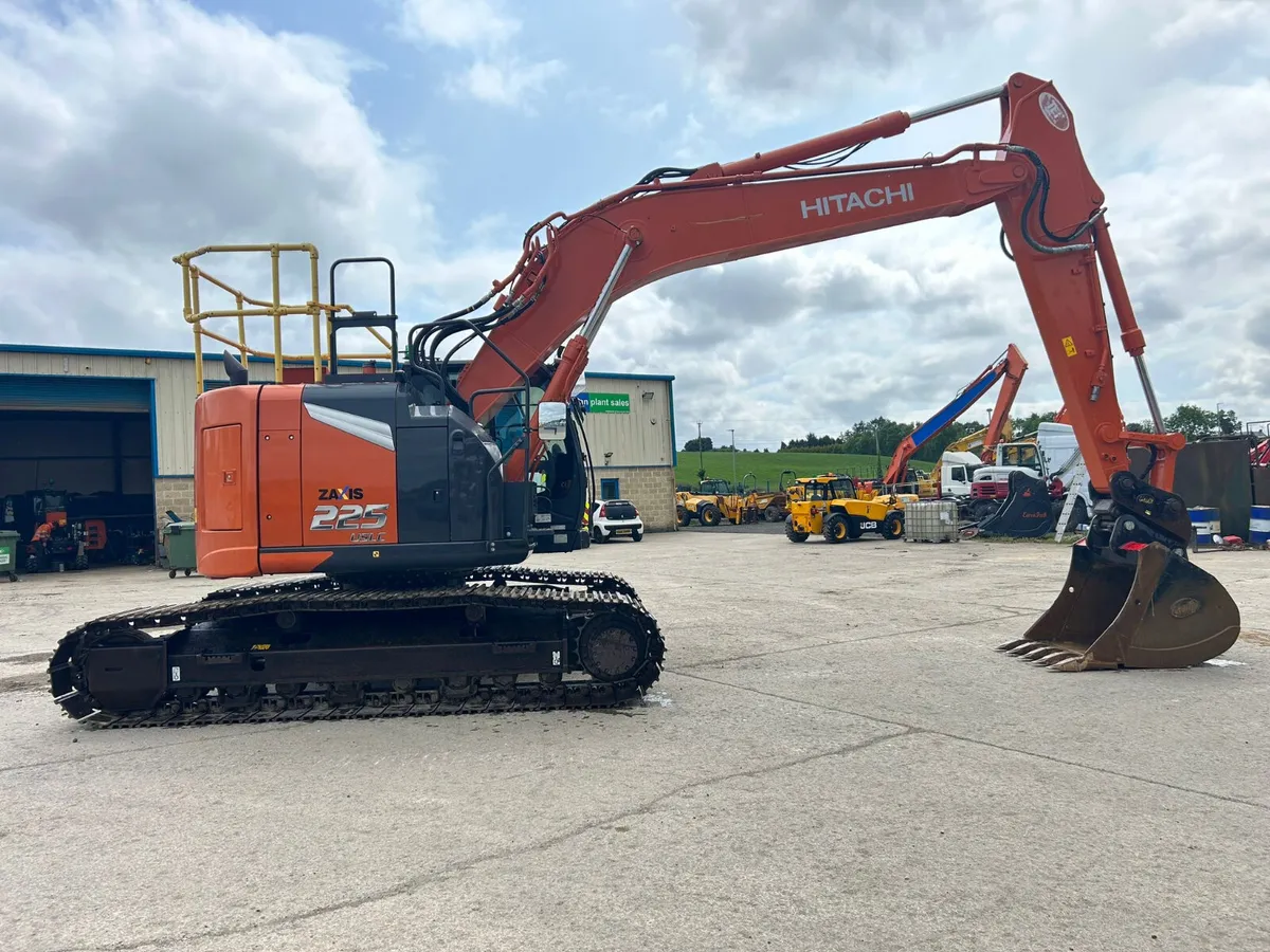 2022 Hitachi ZX225 Only 2100Hrs - MULLANS - Image 3