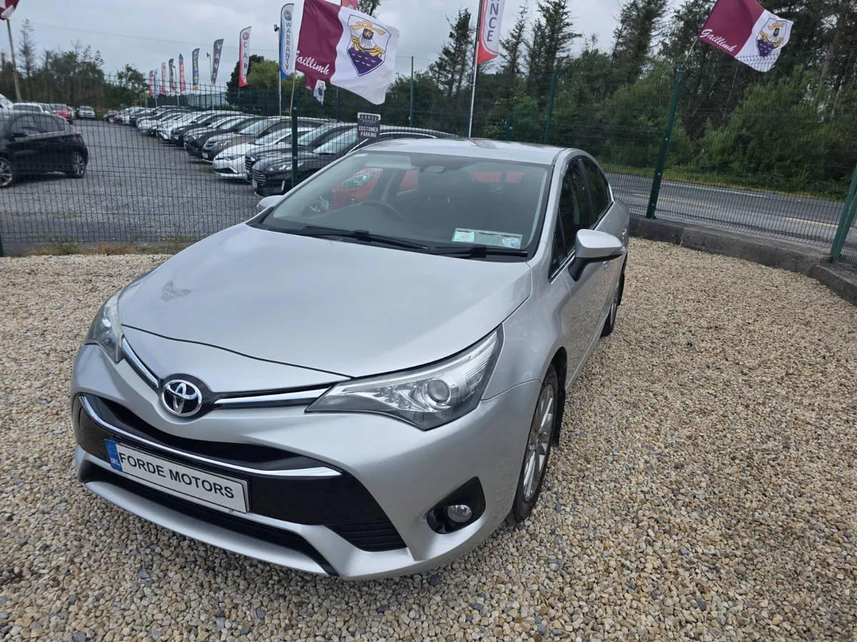 Toyota Avensis 2016 Luna Navi 2.0 Diesel - Image 2
