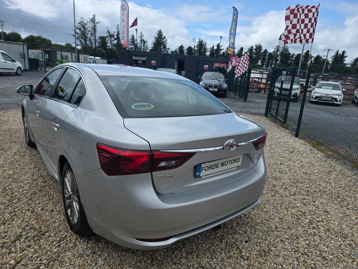 Toyota Avensis 2016 Luna Navi 2.0 Diesel - Image 3