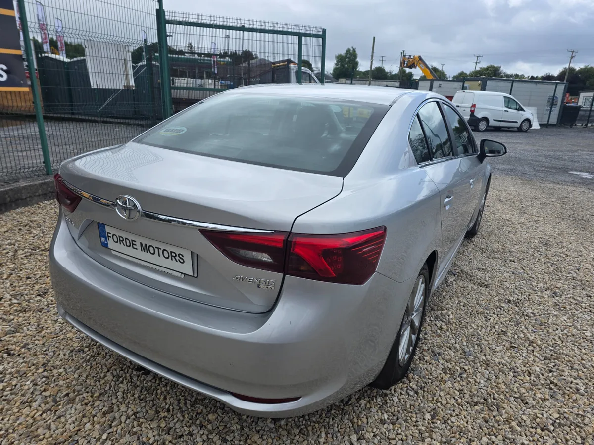 Toyota Avensis 2016 Luna Navi 2.0 Diesel - Image 4