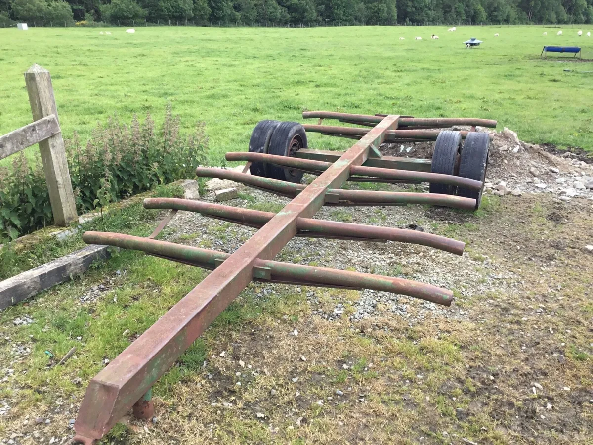 Bale trailer - Image 1
