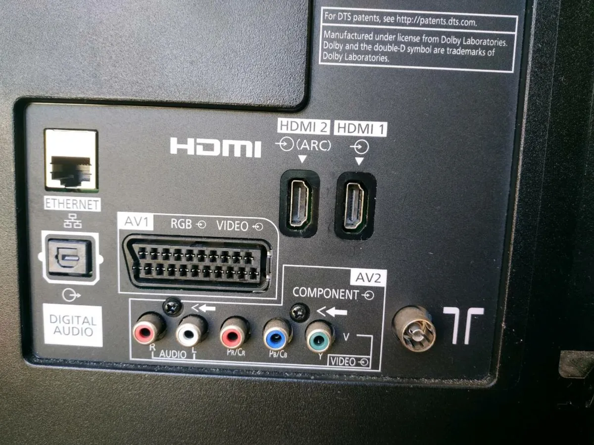 32" Panasonic HD LCD TV, slim profile. - Image 3