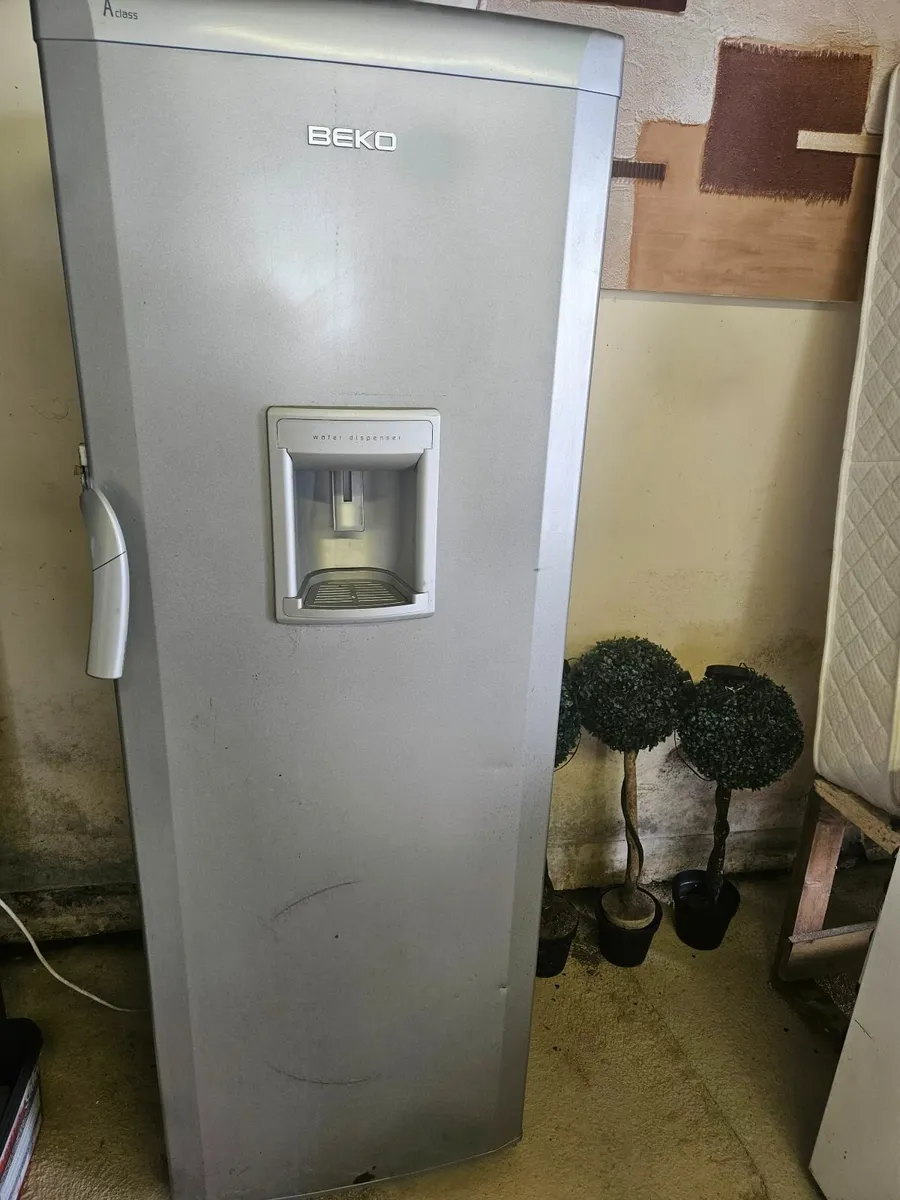 Beko silver fridge - Image 1