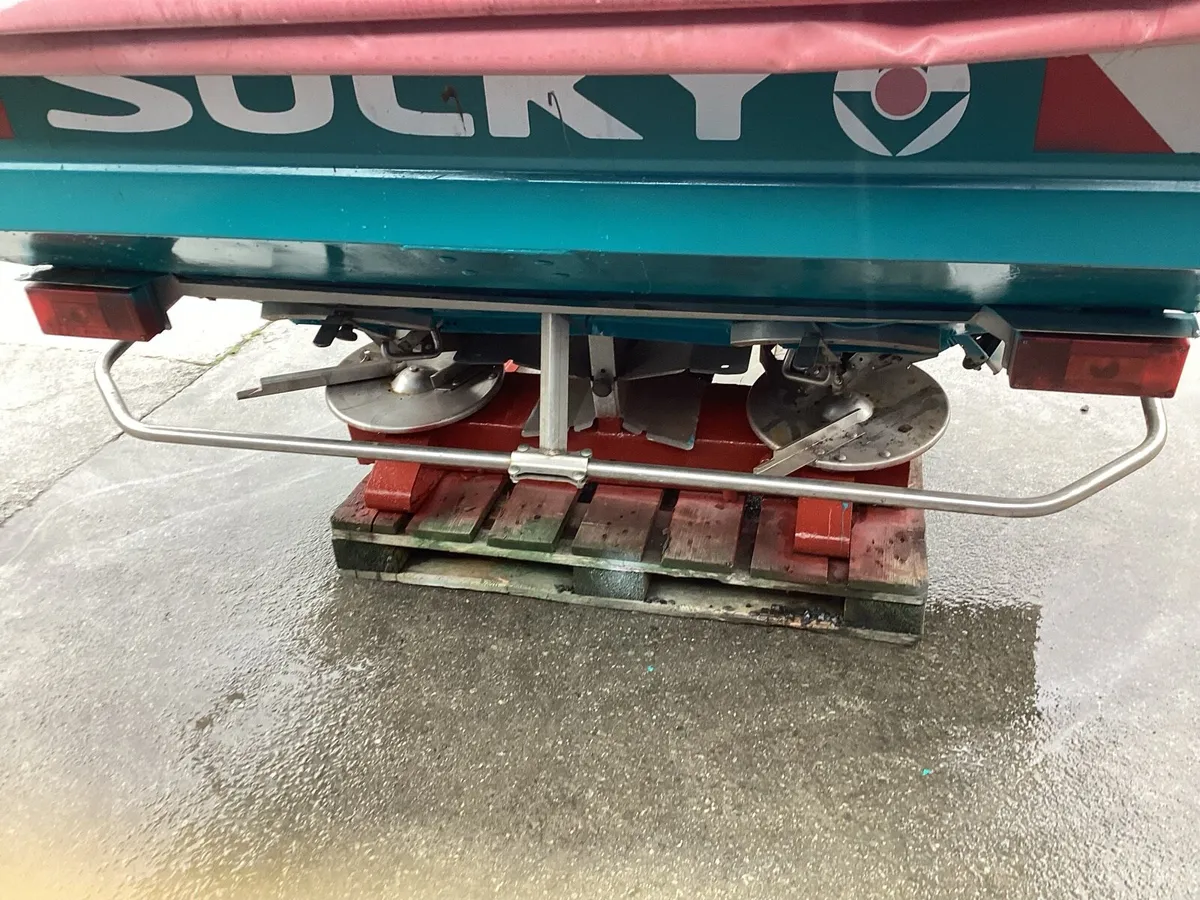 SULKY 3 TON FERTILISER SPREADER VERY CLEAN SPRE - Image 4