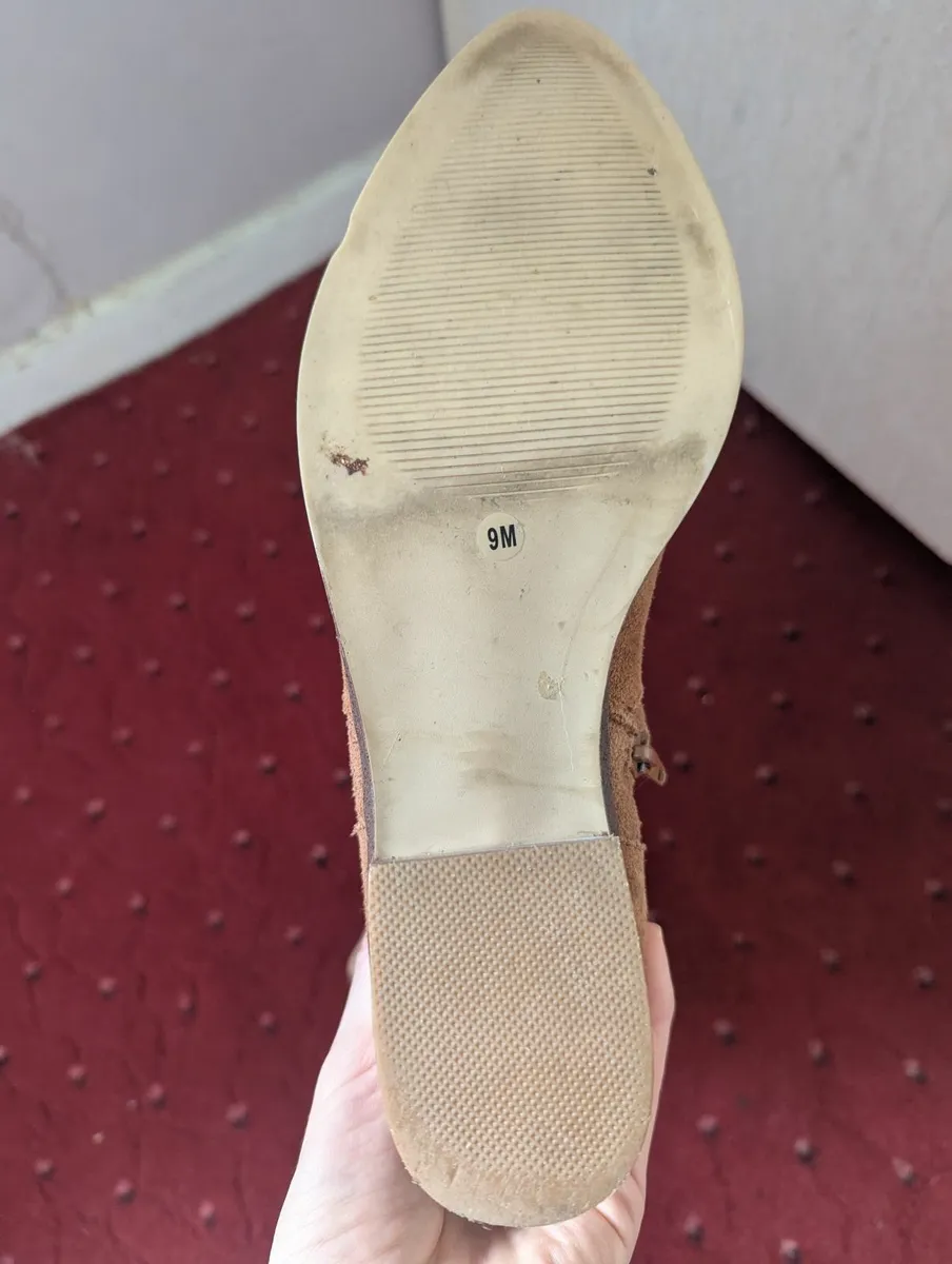 Boots - Image 3