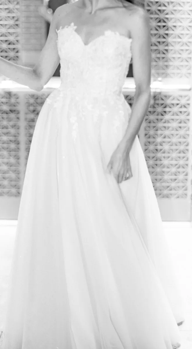 2 wedding dresses and veil (bought for 7000€) - Image 2