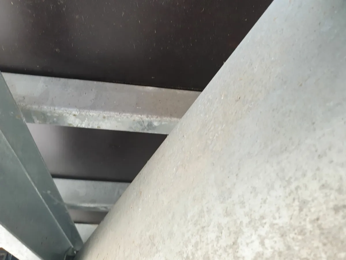 Trailer - Image 1