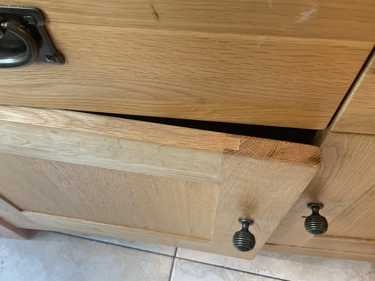Cabinet - Image 1