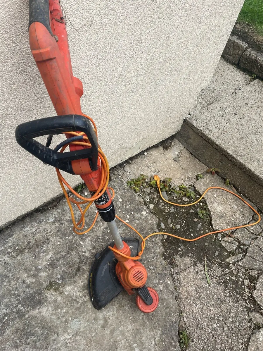 Black&Decker 550W Grass Strimmer - Image 1