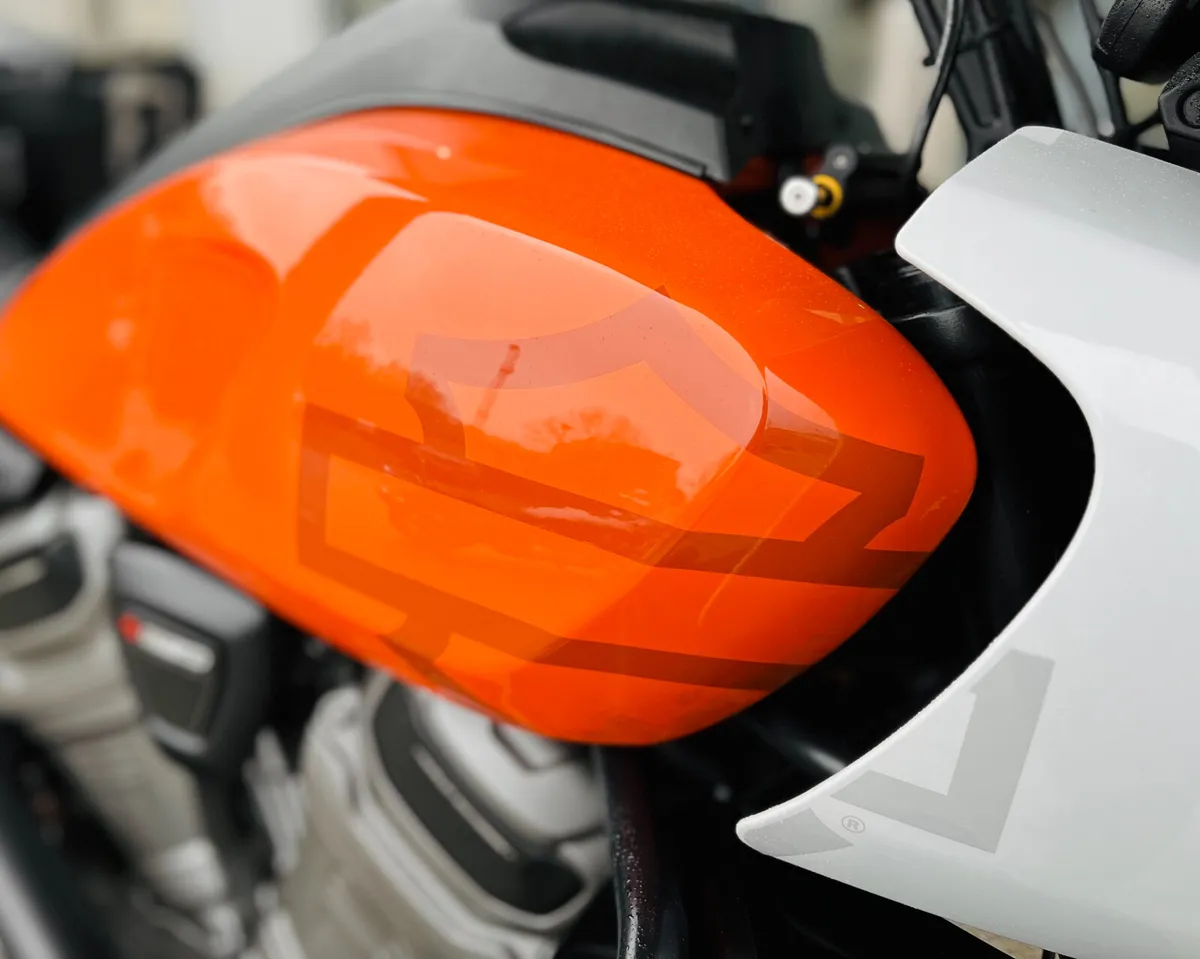 HARLEY-DAVIDSON PAN AMERICA SPECIAL + EXTRAS - Image 3