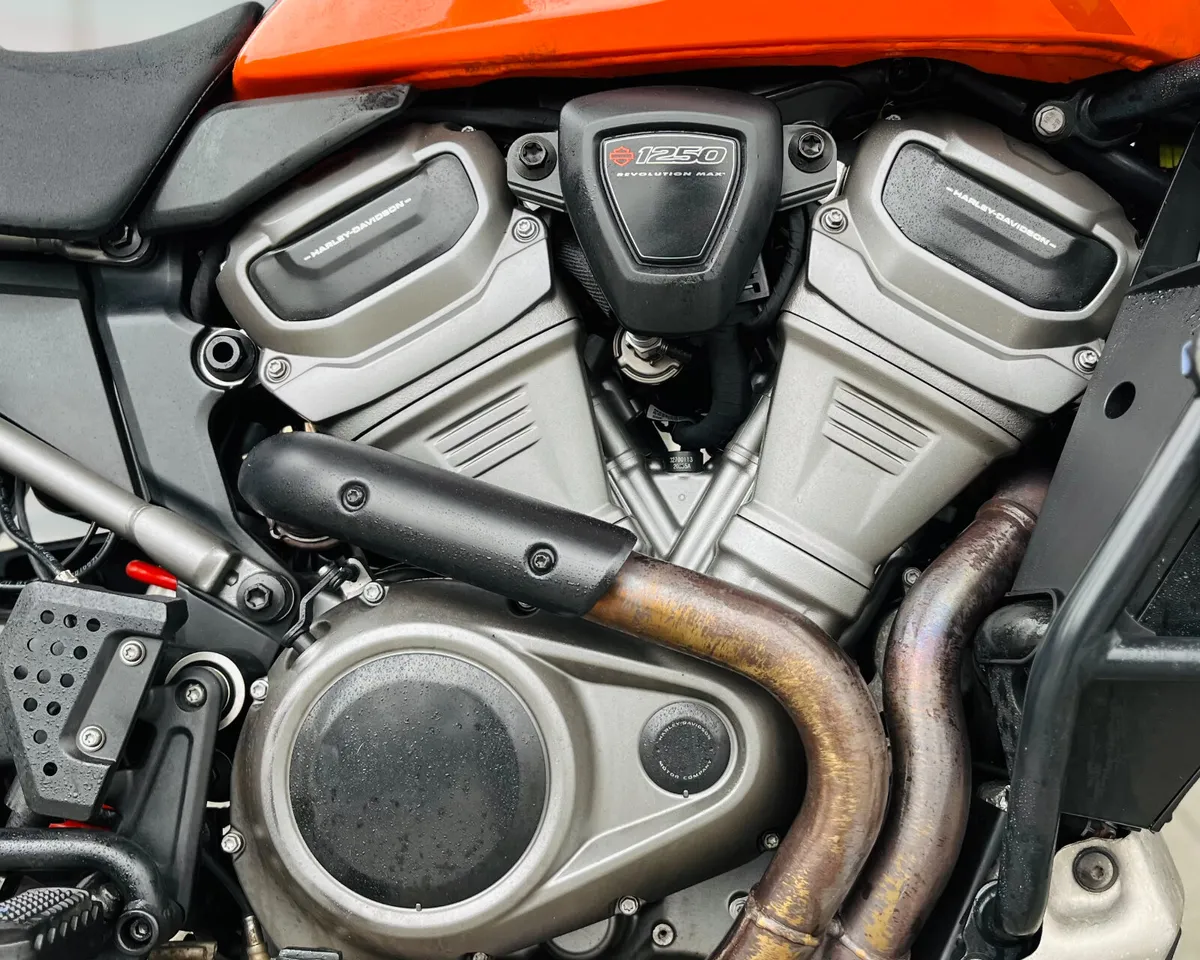 HARLEY-DAVIDSON PAN AMERICA SPECIAL + EXTRAS - Image 4