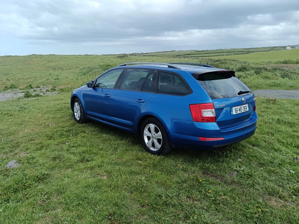 2016 Skoda Octavia 1.6 TDI 6 Speed  Green line - Image 2