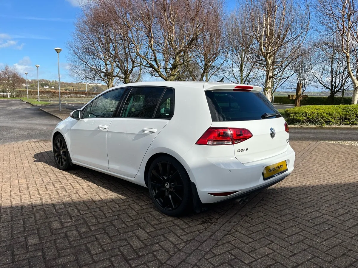 Volkswagen Golf - Image 4