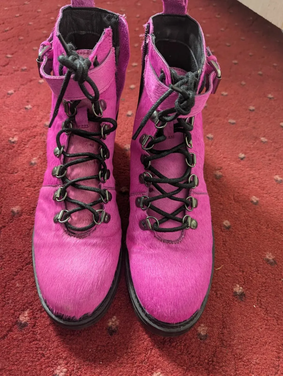 Boots - Image 1