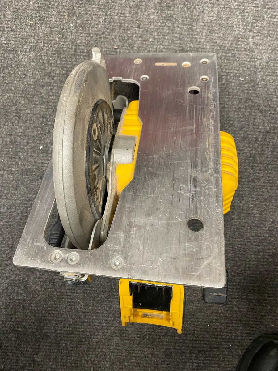 Dewalt Circular Saw DCS570 - Image 3