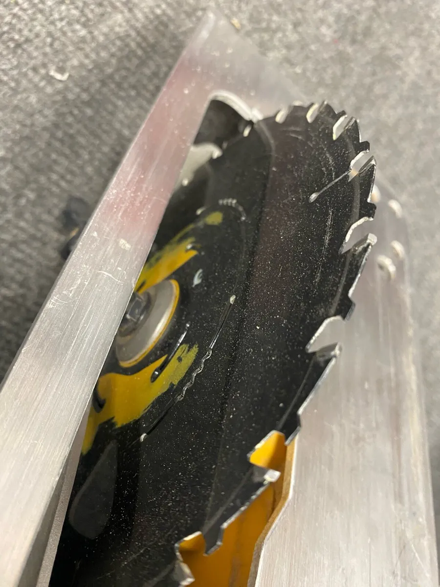 Dewalt Circular Saw DCS570 - Image 4