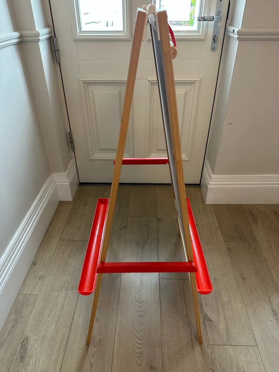 Free kids art easel - Image 2