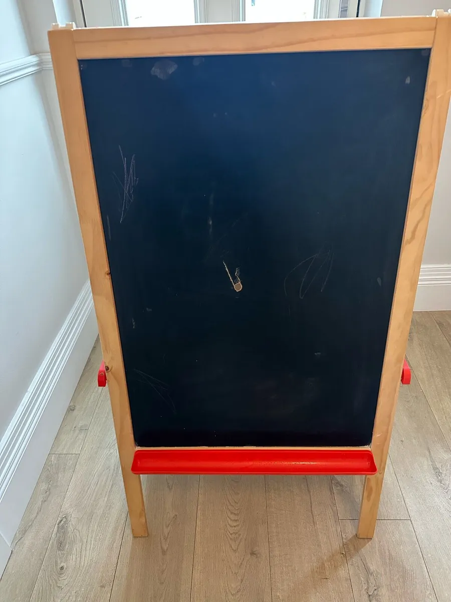 Free kids art easel - Image 3