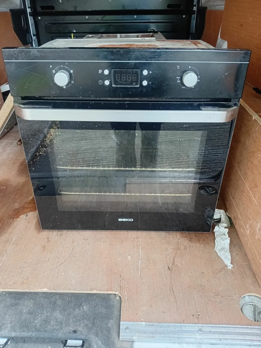 Oven and hob - Image 1