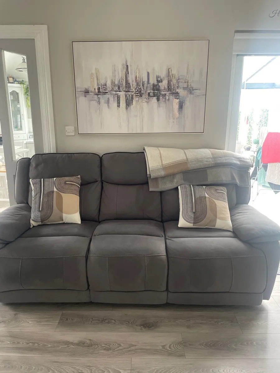 3 seater reclining couch - Image 2
