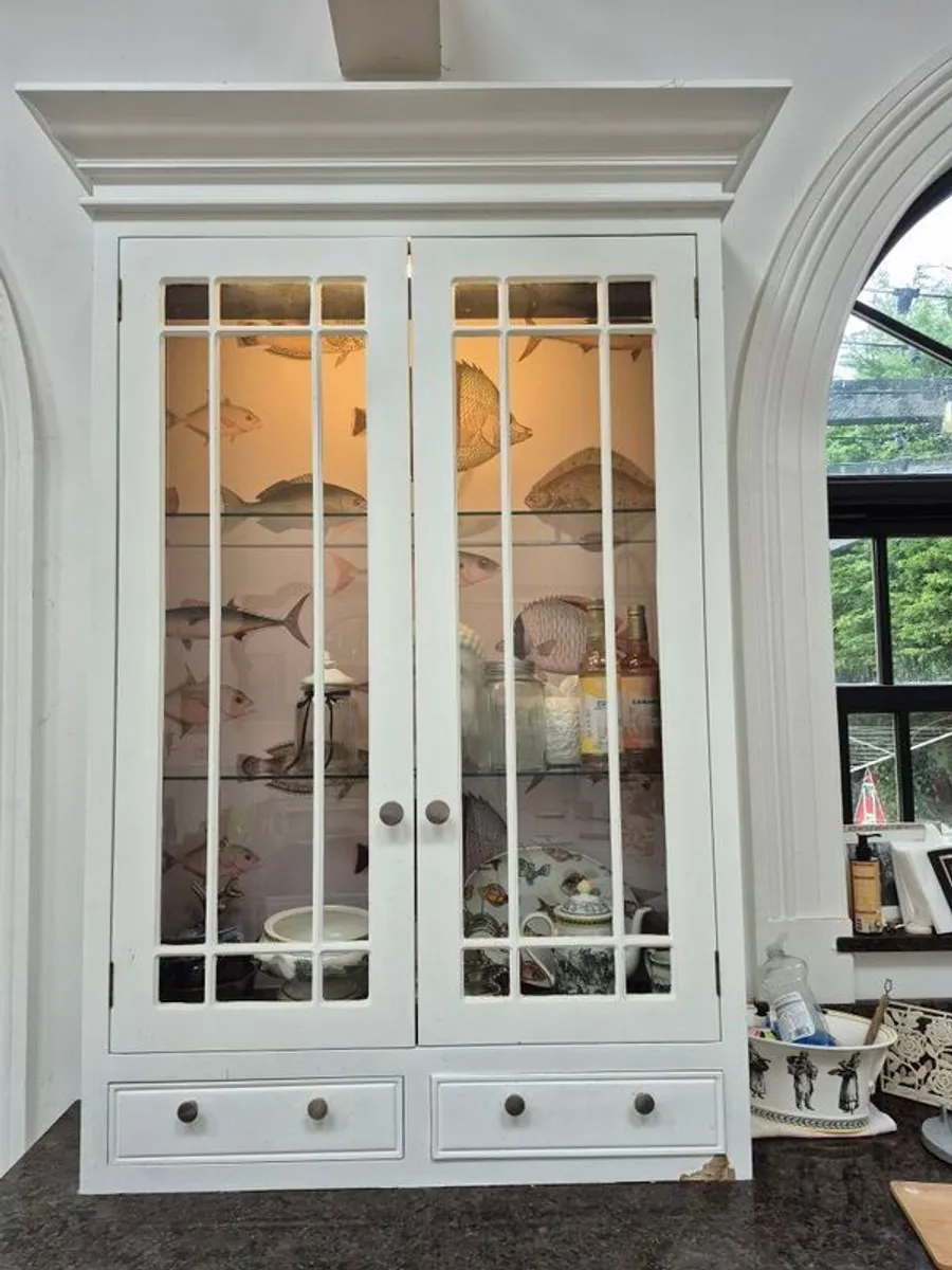 kitchen cabinet - Image 1
